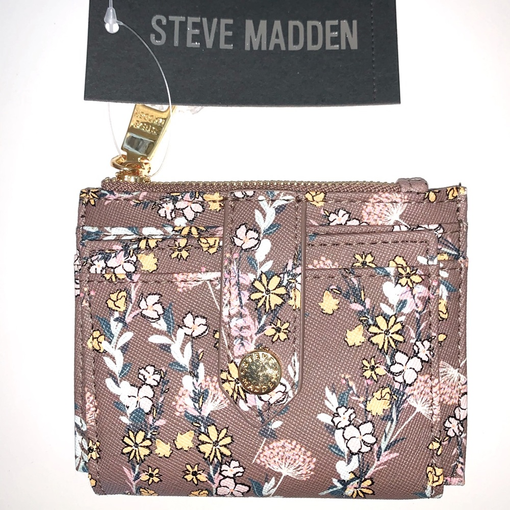 Steve Madden - Floral Bhayden Mini Wallet !